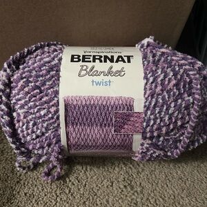 Blanket Twist Plush Yarn - Purple/White